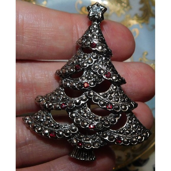 Vintage Avon Christmas Tree Brooch - Picture 5 of 5